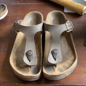 Girls Birkenstock’s size 2/3 EU 33